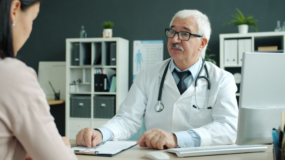 bacaklarda ödem için hangi doktora gidilir